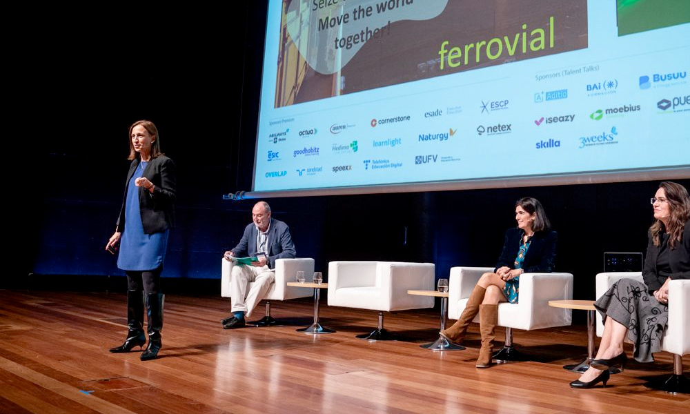 Laura Sánchez González de Ferrovial Energía en la mesa de Grupo Hedima Corporate con motivo del Corporate Learning Day 2025.